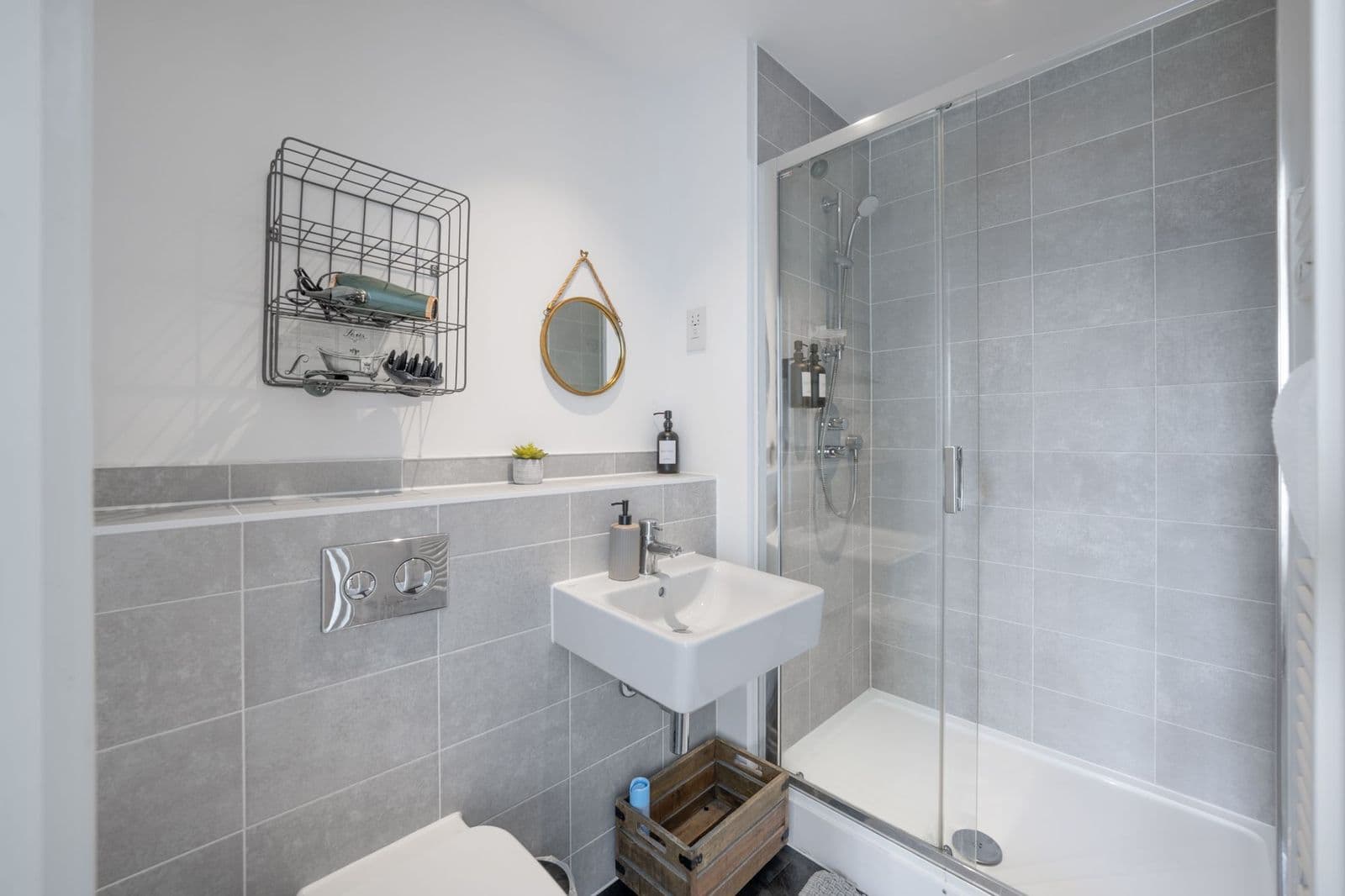 Shower room at Grover Elite
