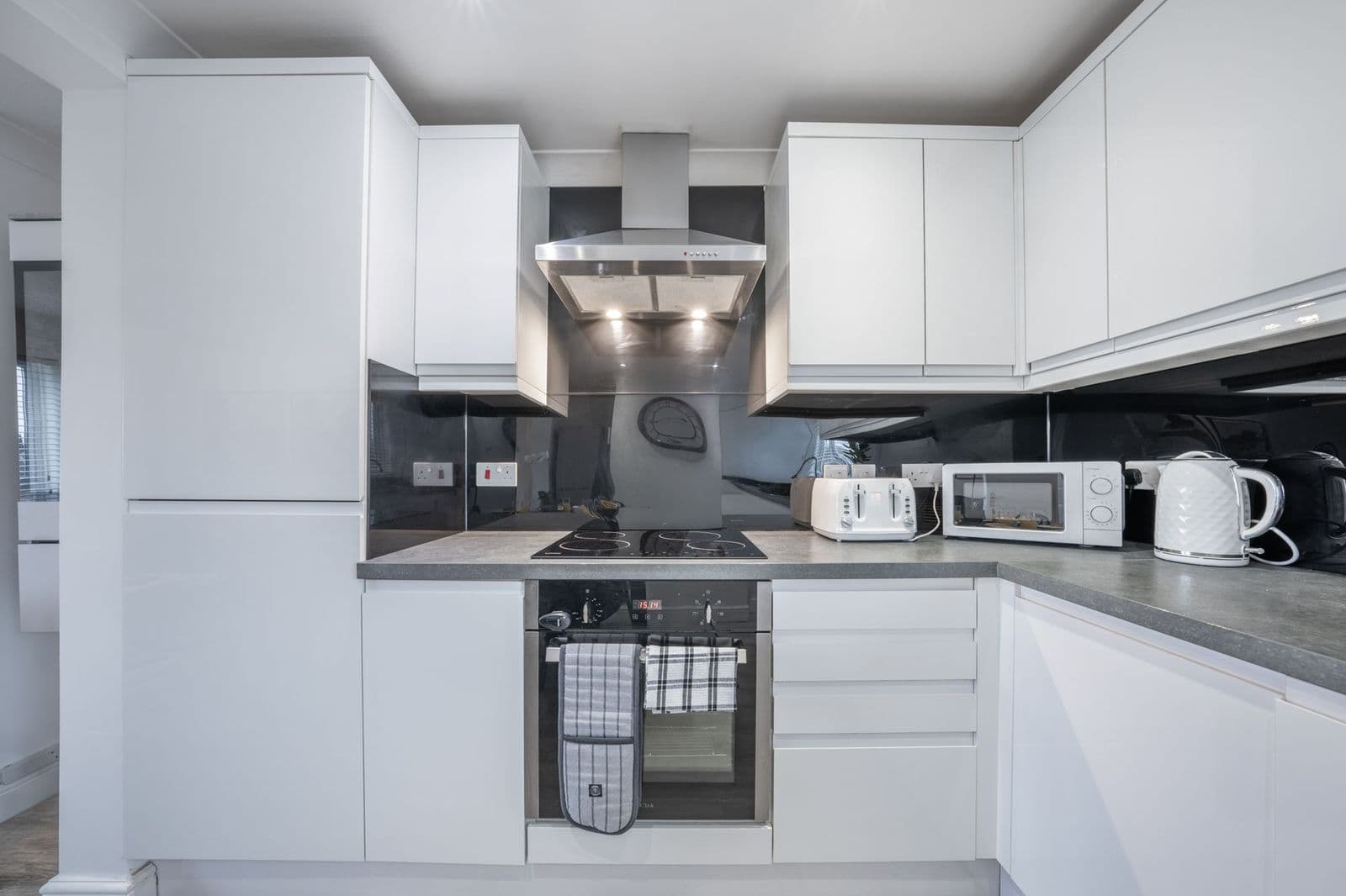 Kitchen at School Row Elite