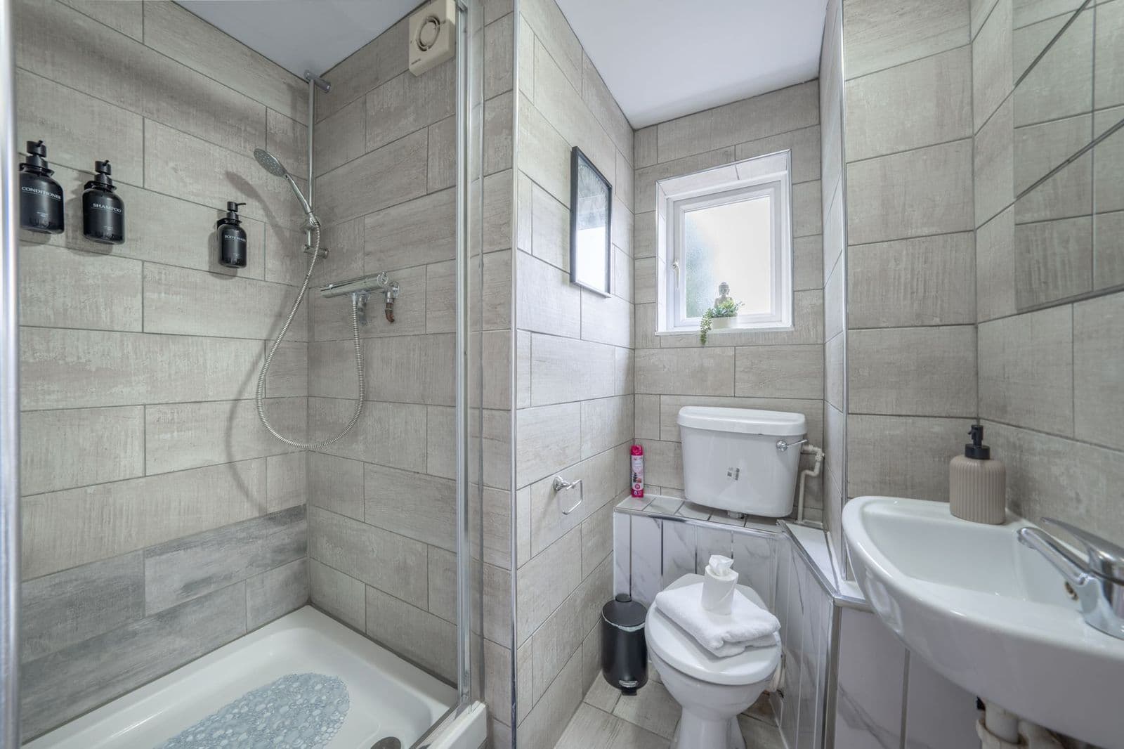 Shower room at School Row Elite