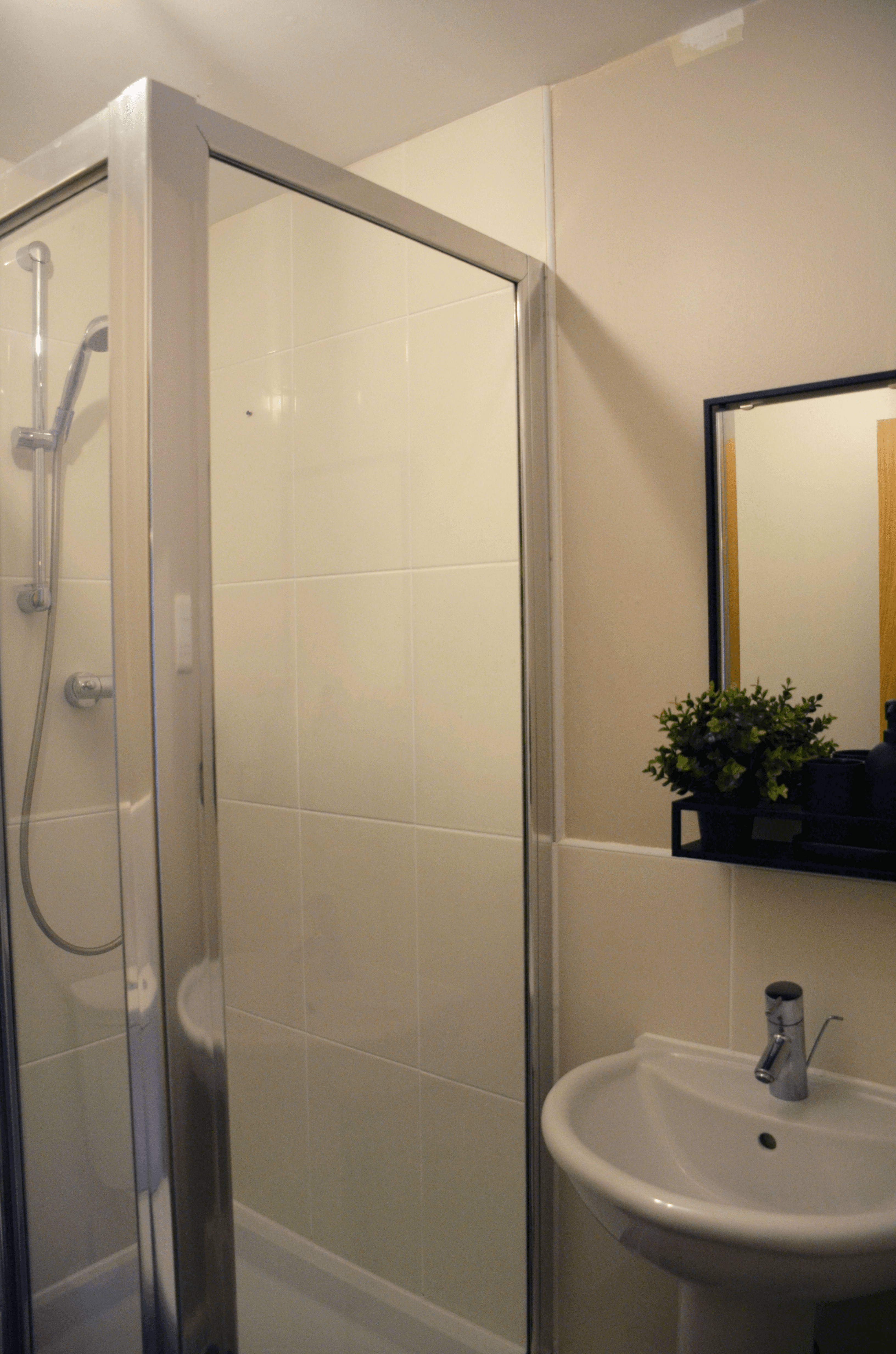 En-suite at 40 Handley's Elite